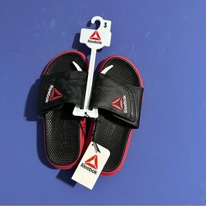 Reebok Black and Red Slide Sandals NWT Casual Beach Summer Boys
